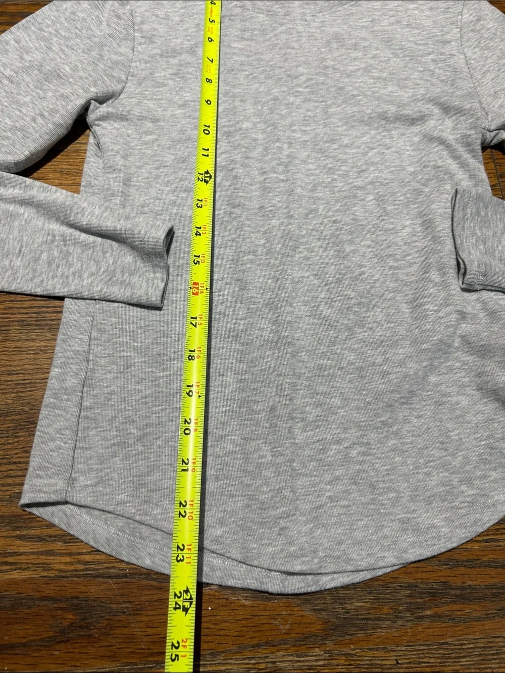 American Eagle Outfitters Light Heather Gray Long-Sleeve Tee